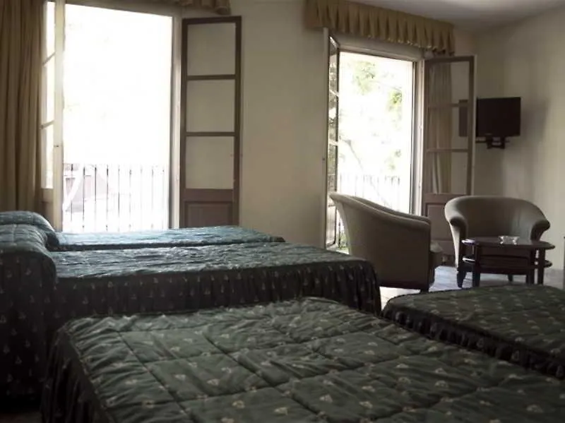 Hostal Abrevadero Barcelona 2*,