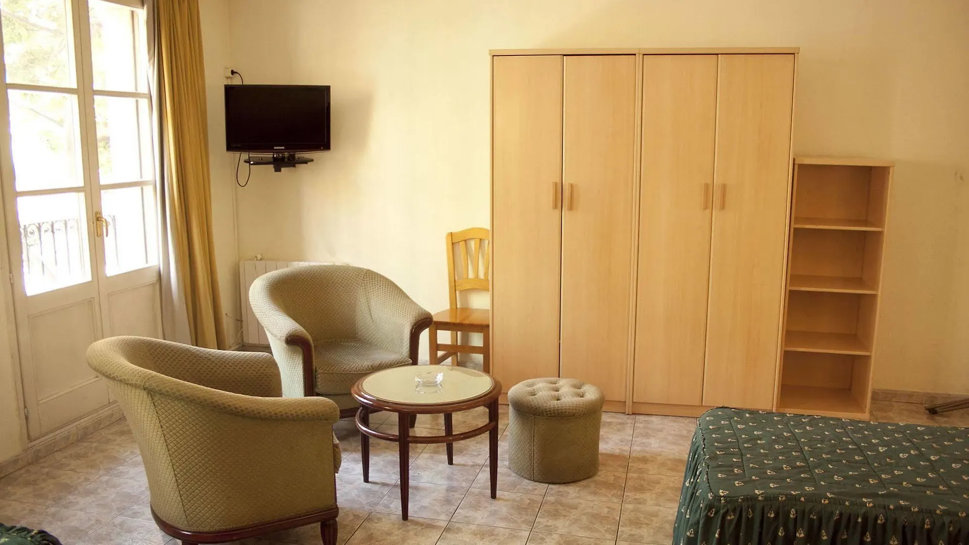 Guest house Hostal Abrevadero Barcelona